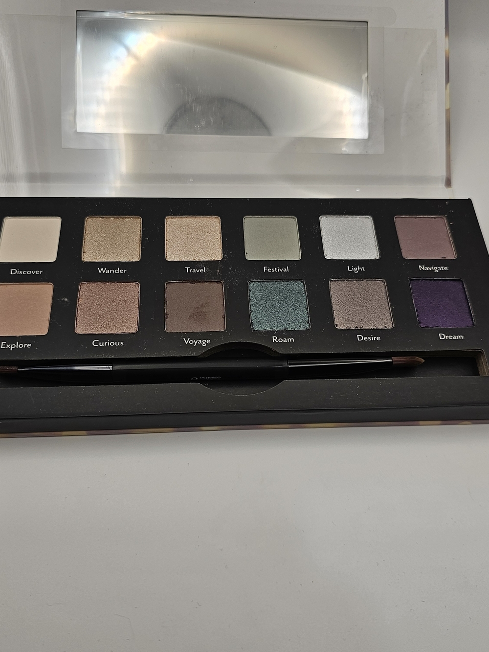 NEW Cargo Cosmetics "Wanderlust" Eyeshadow Palette – 12 Shadows Dual-Ended Brush